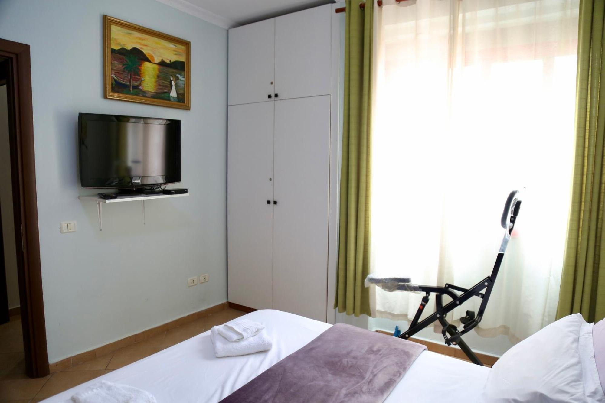Stay At An Artist'S Place! Тирана Экстерьер фото